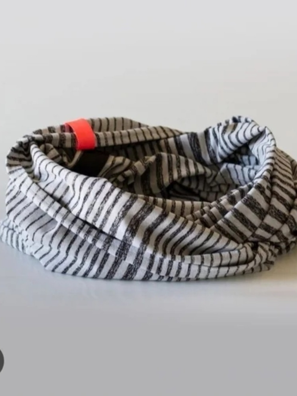 Lululemon Vinyasa Scarf Rulu – Mini Akido Stripe Heathered Black & Silver Spoon